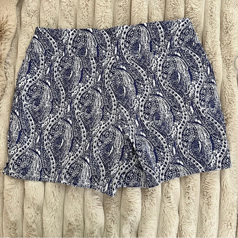 INC Blue Paisley Women's Shorts with pockets stretchy - Picture 2 of 4